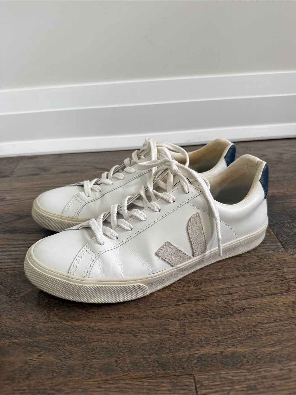 Veja Campo Sneaker - Picture 3 of 5